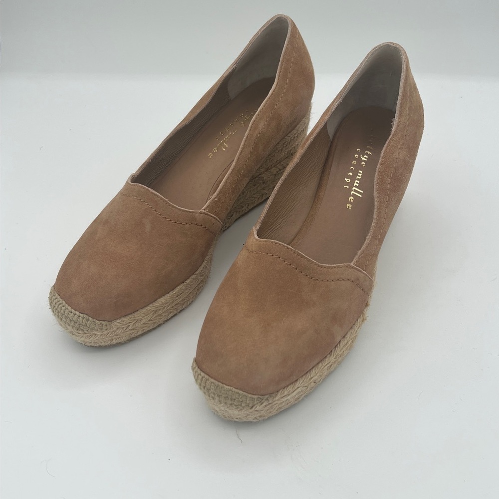 Bettye Muller Concept Reese Beige Leather Espadrille Wedge Shoes 8M